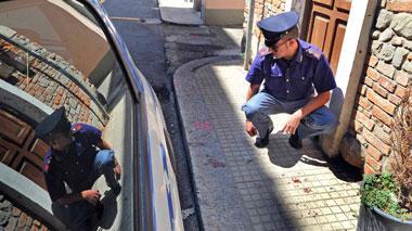 Accoltella la compagna durante una lite