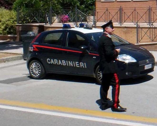 Novantenne raggirata da due giovani che le svaligiano la casa 