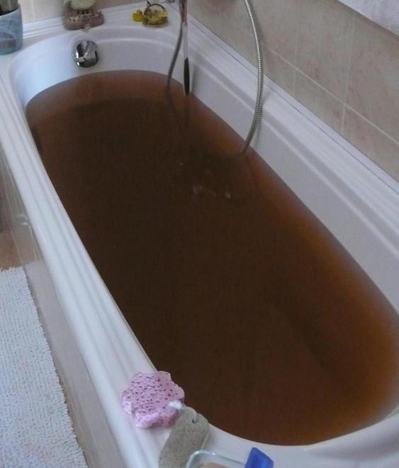 Acqua nera dal rubinetto un fenomeno ricorrente