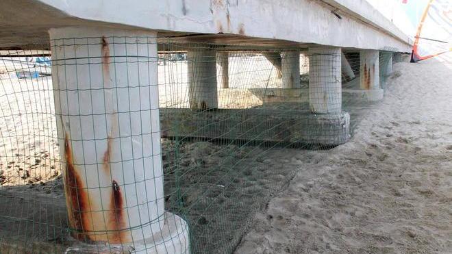 Ai venditori stranieri vietata anche l’ombra sulla spiaggia dei vip