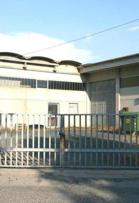 Rubano cavi elettrici friggitrice e furgone del Pd 