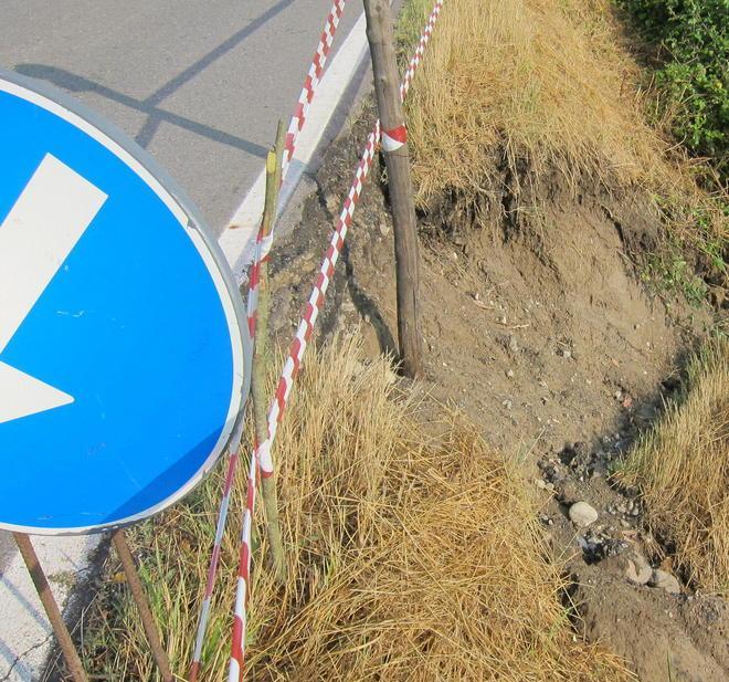 Cede ancora la strada vicino alla Smith International