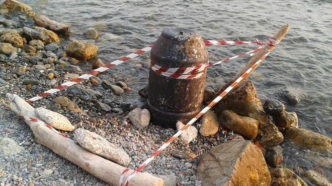 Misterioso bidone ad Antignano
