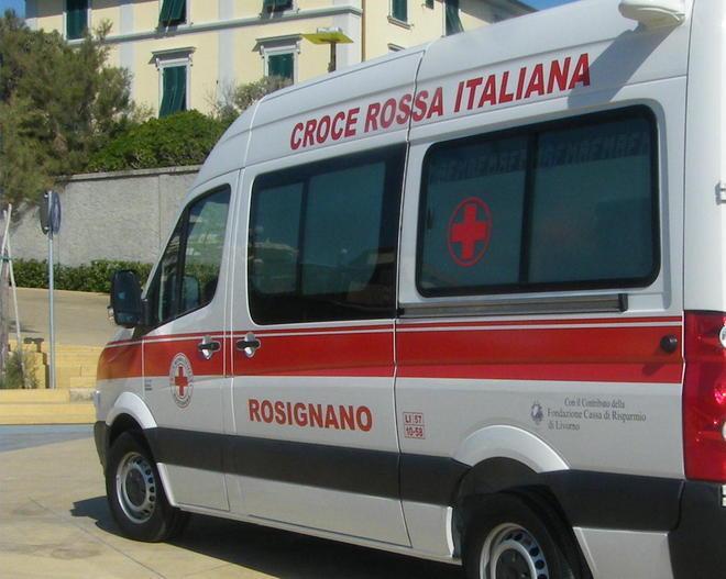 Gravissima giovane donna che in moto si scontra con un camion 