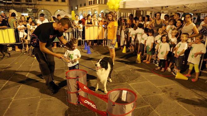 Duecento bambini accendono la notte di Empoli
