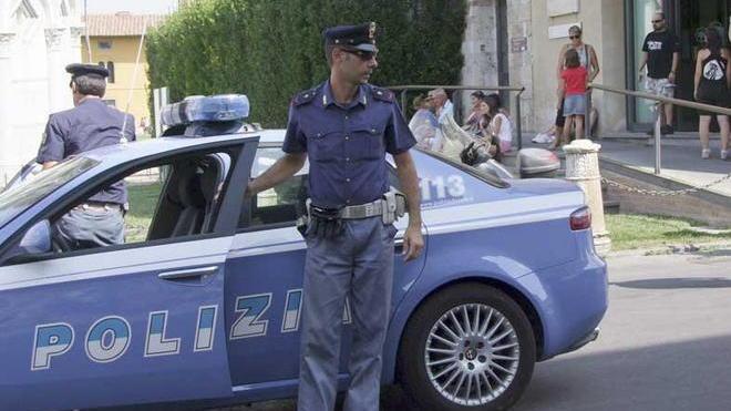 Aggredita con un punteruolo per rubarle la borsa