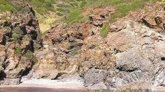 Turista muore all’Elba dopo essere caduto sugli scogli