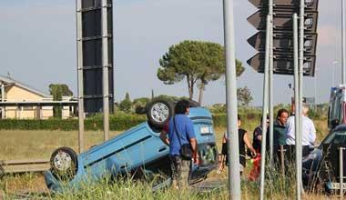 Vicarello, si ribalta con l’auto: illesa la donna alla guida