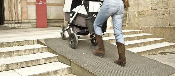 Barriere discriminanti, disabile risarcita 