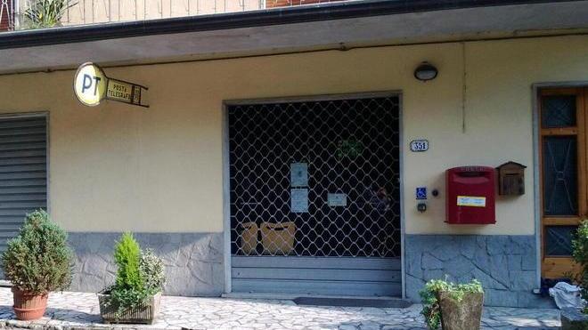Code e proteste per i tagli alla Posta