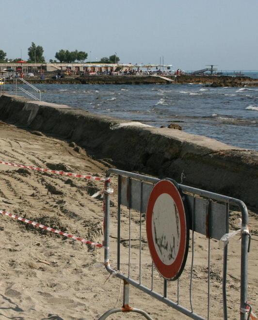 La balneazione ora è ok ma la spiaggia resta chiusa
