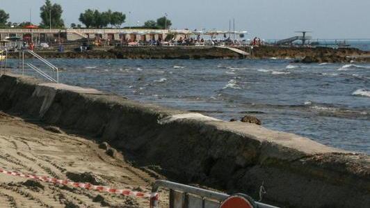 La balneazione ora è ok ma la spiaggia resta chiusa