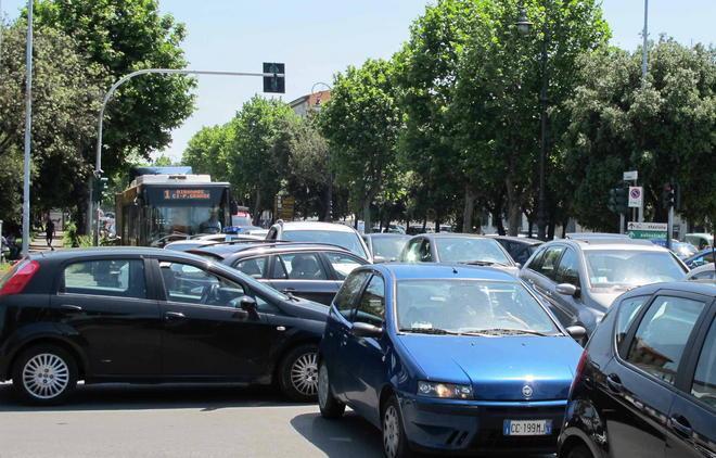 Decibel oltre i limiti in mezza città 