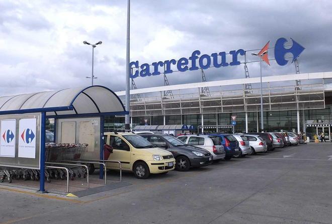 Furti d’abito al Carrefour, tre denunciati 