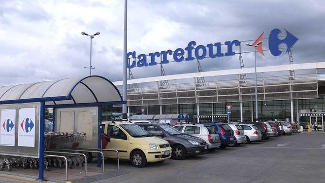 Furti d’abito al Carrefour, tre denunciati