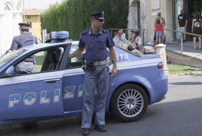 Piazza del Duomo, turista blocca le borseggiatrici 