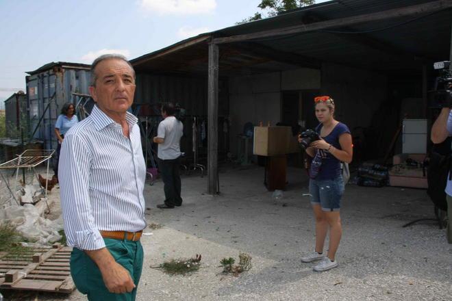 Un borgo “fantasma” con laboratori cinesi e case abusive 