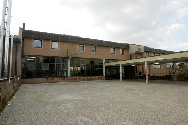 Giallo al liceo Pontormo: rubata la memoria dei computer 