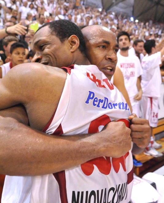 Reggio Emilia tratta con Antonio Graves la Tesi sta a guardare 