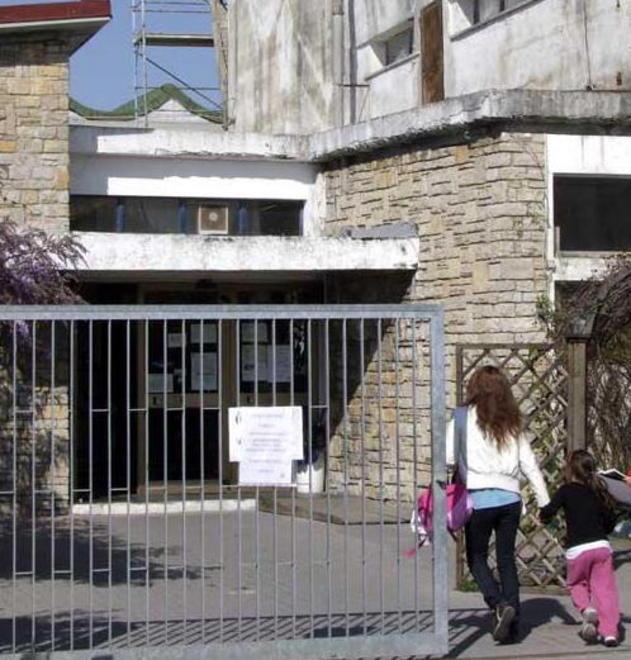 Via tutti i cassonetti dei rifiuti dalla città 