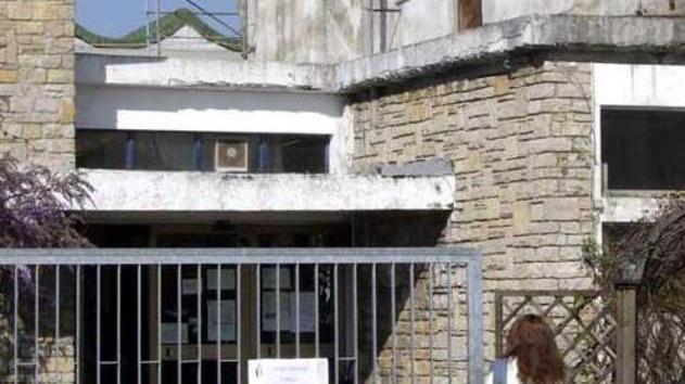 Via tutti i cassonetti dei rifiuti dalla città