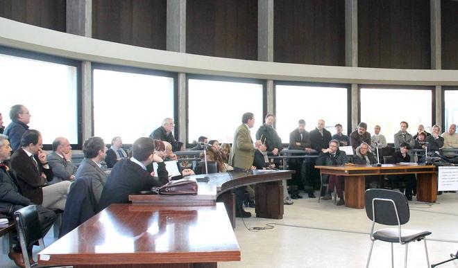 Avvocati ancora in piazza per salvare il tribunale 