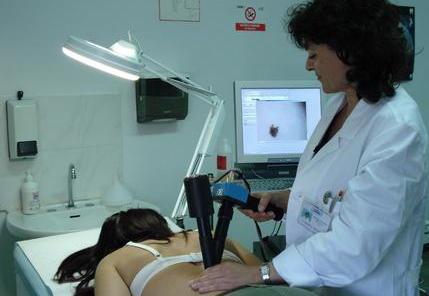 Cadde durante l’ecografia, risarcita dall’Asl 