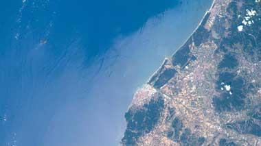 Parmitano e i suoi “tweet spaziali”: ecco la foto di Pisa e Livorno