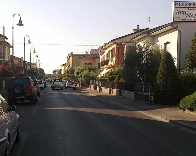 Gli rubano la bici da corsa mentre sta per caricarla in auto 