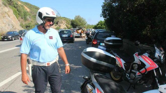 Fa inversione a U e travolge scooterista