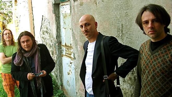 Les Anarchistes salgono sul palco di Musicastrada