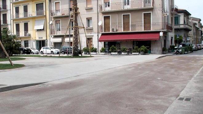 Mattonelle firmate per pedonalizzare la piazza Shelley
