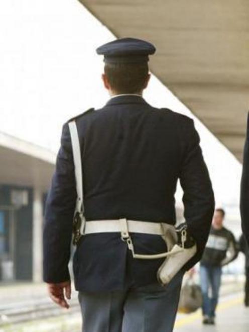 Danni al passaggio a livello treni a passo di lumaca