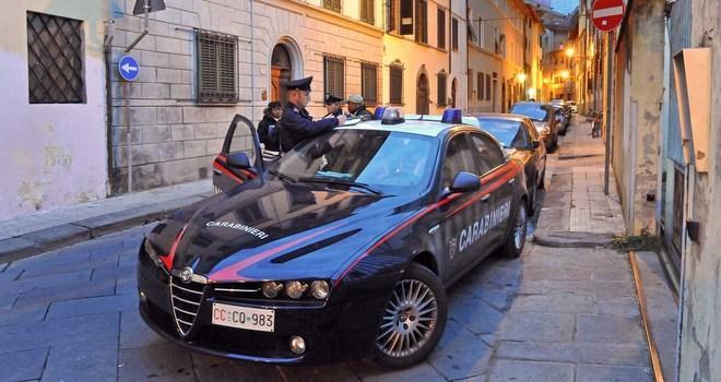 Le rubano l’auto con a bordo la figlia 