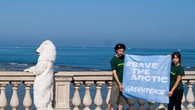 “Save the Artic”, la campagna di Greenpeace arriva a Livorno