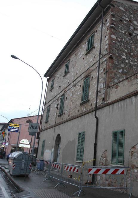 La vecchia scuola sarà demolita per farci un parco 
