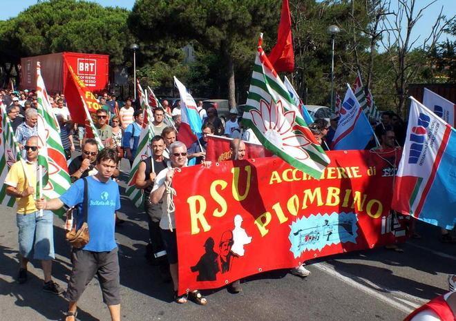 Mille in corteo: nervosismo e delusione 