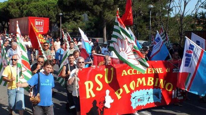 Mille in corteo: nervosismo e delusione