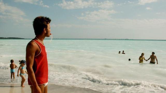 Rischia di annegare, salvata alle Spiagge bianche