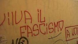 Le scritte fasciste imbrattano la festa