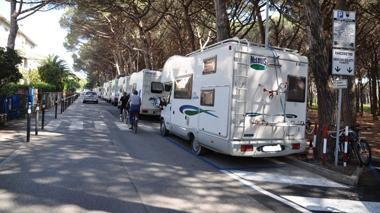 Troppi camper Sel: anarchia sul lungomare
