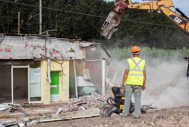 Demolito edificio dismesso: era rifugio di spacciatori 