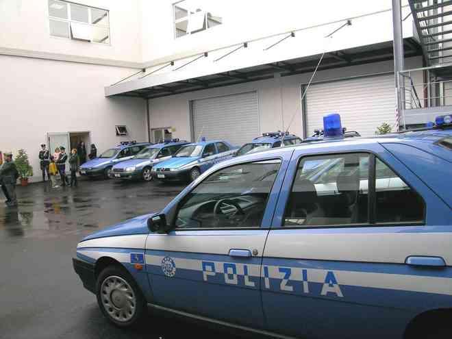 Tenta di rubare un camion davanti alla Stradale, arrestato 