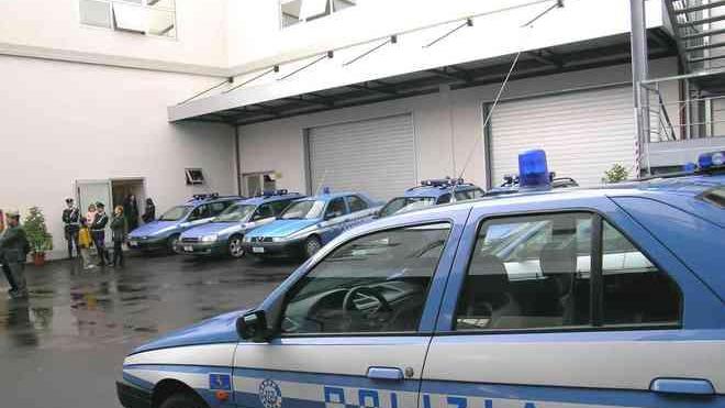 Tenta di rubare un camion davanti alla Stradale, arrestato