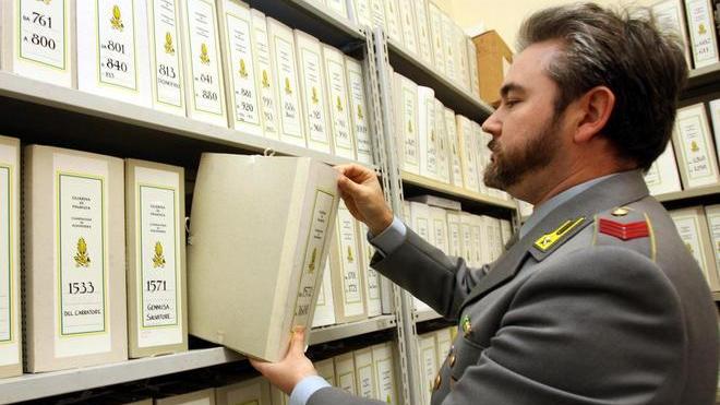Patente, libretto e dichiarazione dei redditi: lotta ai furbetti