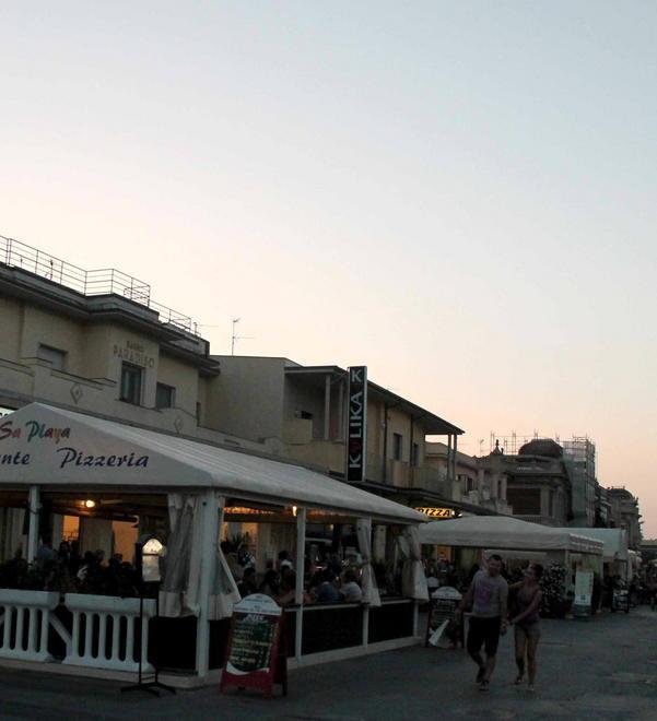 Zuffa in Passeggiata, una donna incinta si accascia al suolo 