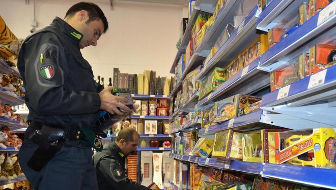 «Cibo scaduto e rimesso in commercio» 