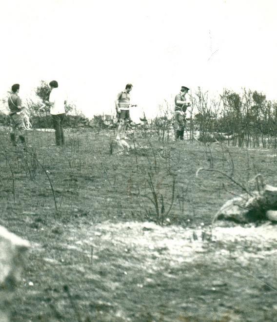 Cenere e distruzione a Curragghja dopo l'incendio del 28 luglio 1983