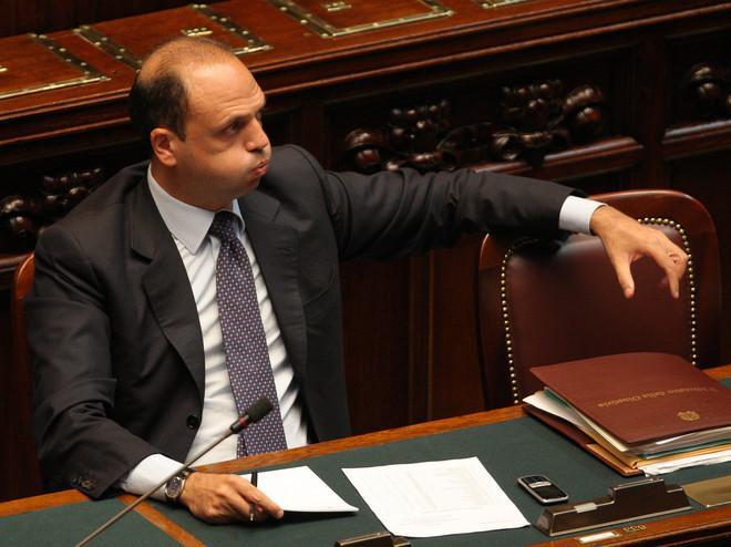 Alfano non arriva a Prato: e sono subito illazioni 