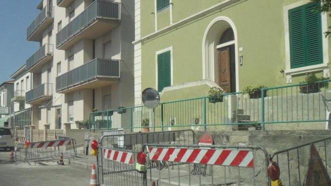 Perdite d’acqua a raffica nelle vie di San Vincenzo